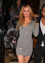 Paris Hilton mit Mega-Dekolleté