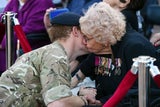 So überschwänglich wird Prinz Harry in Australien verabschiedet