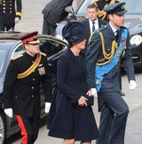 Herzogin Kate mit William und Harry bei Gedenkfeier