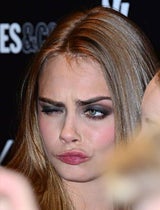 Cara Delevingnes Gesichtsakrobatik