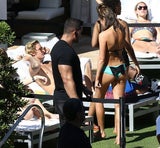 Justin Bieber relaxt mit sexy Bikini-Girls