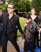 Angelna Jolie & Brad Pitt mit Sohn Maddox als Ehrengast