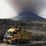 Vulkan Sinabung bricht aus