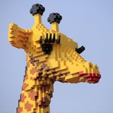 Eine Lego-Giraffe ist das neue Maskottchen eines chinesischen Einkaufszentrums