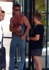 Sean Penn oben ohne