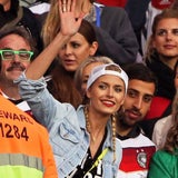 Lena Gercke jubelt Sami Khedira zu