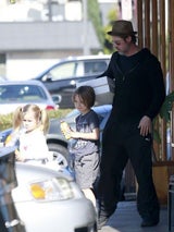 Brad Pitt: Donut-Shopping mit Knox & Vivienne
