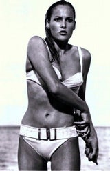 Ursula Andress (1962 und 1967)