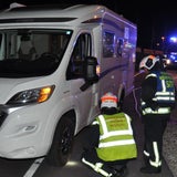 Wohnwagen steckt fest