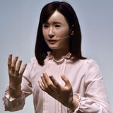 Fotos von Toshibas Roboter-Frau