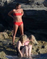 Kate Moss zeigt auf Formentera sexy Bikini-Figur