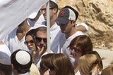 Ashton Kutcher & Mila Kunis trauern um Kabbala-Boss