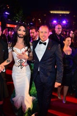 Die Stars treffen am roten Teppich des Life Ball 2014 ein