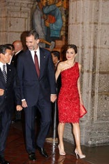 Königin Letizia total glamourös