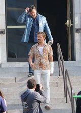 Gosling & Crowe am Set