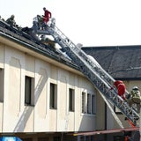 Kleinflugzeug in Schule abgestürzt