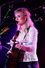 The Common Linnets: Ilse Delange in Wien