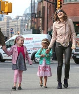 Sarah Jessica Parker bringt Kinder zur Schule