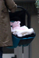 Michelle Hunziker und Baby Sole verlassen die Klinik
