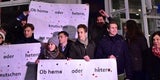 Kuss-Protest vor Cafe Prückel