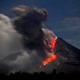 Vulkan Sinabung bricht aus