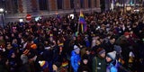 Kuss-Protest vor Cafe Prückel