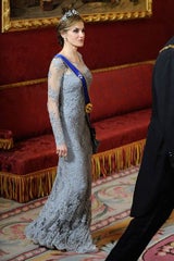 So schön empfängt  Königin Letizia den Präsidenten von Kolumbien