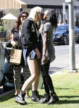 Ireland Baldwin turtelt mit Freundin Angel Haze