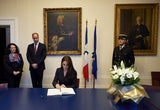 Herzogin Kate & Prinz William tragen sich ins Kondolenzbuch ein