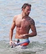 Sexy Jenson Button urlaubt mit Verlobter Jessica Michibata