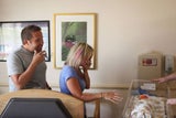 Die Olson Familie trifft ihre Adoptivtochter