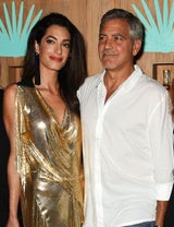 Amal Clooney - Strahlende Goldmarie