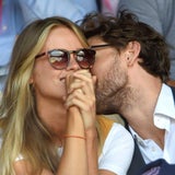 Cressida Bonas turtelt in Wimbledon