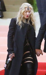 Met Gala: Madonna ging mit Flasche