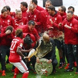 Alaba mit Bierdusche für Guardiola