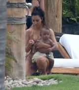 Kim Kardashian: Badetag mit Kids