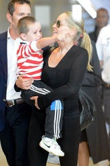 Sharon Stone: Mit Sohn am Pariser Flughafen