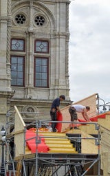 Aufbauarbeiten in der Staatsoper für "Mission Impossible"-Premiere