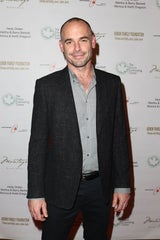Kaley Cuoco, Paul Blackthorne