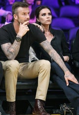 Die Beckhams turteln bei Basketballspiel