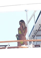 Elle Macpherson zeigt ihren Beachbody