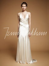 Wer designt Angelinas Brautkleid?