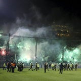 Athen-Derby nach Pyro-Attacken abgesagt