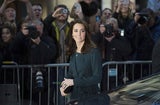 Herzogin Kate tauscht Tiara gegen Anzug