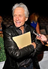 Michael Douglas genießt die New York Fashion Week mit Rosie Huntington-Whitely