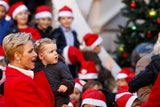 Die Monaco-Zwillinge beim Weihnachtsmann