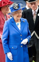Elizabeth II ganz in blau