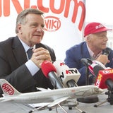 Hier zeigt Lauda seinen neuen Flieger