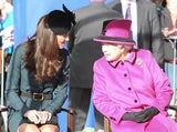 Kate strahlt die Krise mit Elisabeth II weg