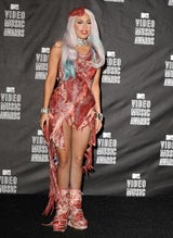VMAs: Lady Gaga schockt in Fleischkleid